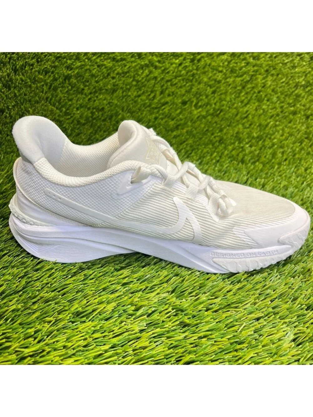 Nike Star Runner 4 Boys Size 6Y White Athletic Running Walking Shoes Sneakers